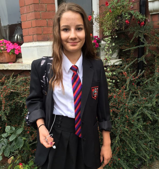 Digital Cage: Come le Big Tech ingegnerizzano il risentimento e la dipendenza Social Media Addiction in Teens: Dopamine Algorithms and the Digital Prison of Generation Alpha