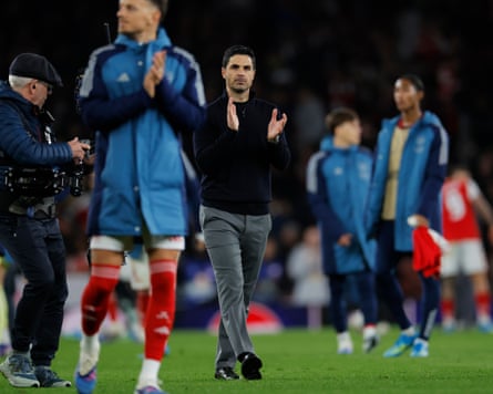 Mikel Arteta applauds the fans after drawing against Sporting