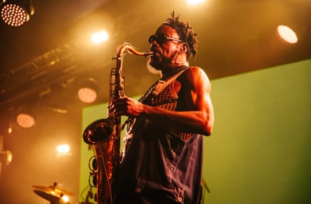 King Shabaka de The Comet Is Coming au saxo