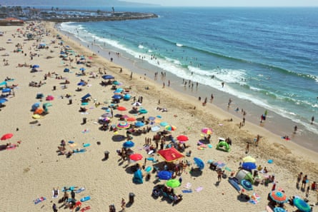 People flocked to Hermosa Beach in Los Angeles to escape the heat on 5 September.