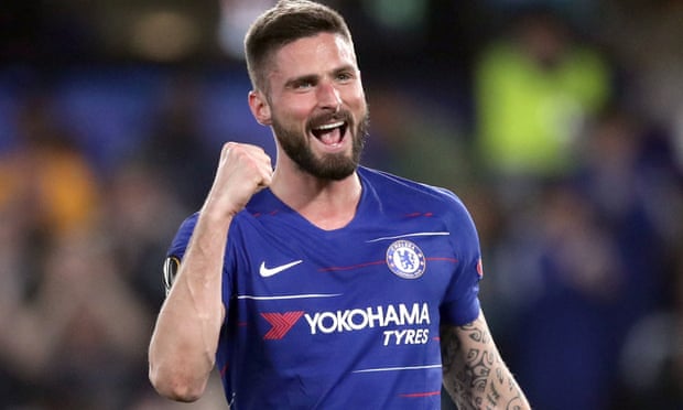Chelsea striker Olivier Giroud has signed a new one-year contract with the club.