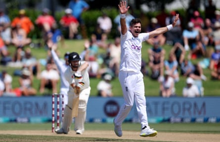 James Anderson appeals for an lbw.