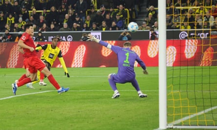 Dortmund’s English attacker Jamie Gittens puts Dortmund ahead with a special goal.