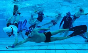 People underwater playing Octopush.