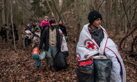 Una familia de Duhok, Irak, quedó atrapada en la frontera polaca después de cruzar desde Bielorrusia. Miles de familias iraquíes, sirias y afganas que ahora están atrapadas entre la violencia de las autoridades polacas y las falsas promesas de Bielorrusia.