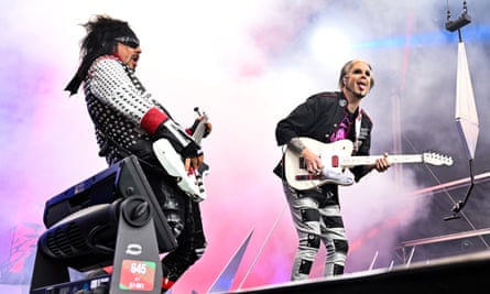 Nikki Sixx et John 5 de Mötley Crüe.
