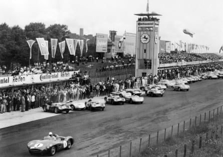 Stirling Moss gets a flying start in his Aston Martin DBR1 as he leaves the other drivers still in the pits at the 1959 Nürburgring 1000 KMS