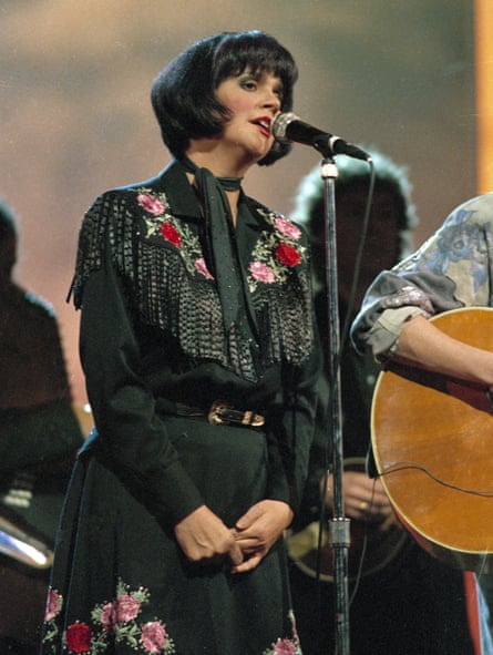 Ronstadt at the Country Music Association awards show in 1986.