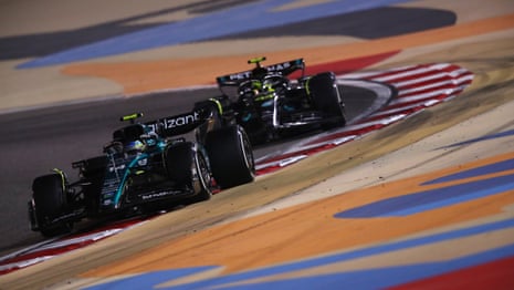 Alonso memimpin Hamilton.