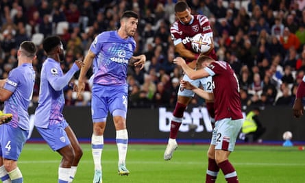 Thilo Kehrer appears to handle the ball in the buildup to Kurt Zouma’s goal