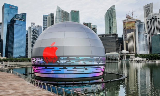Apple’s first floating store, which is in Singapore.