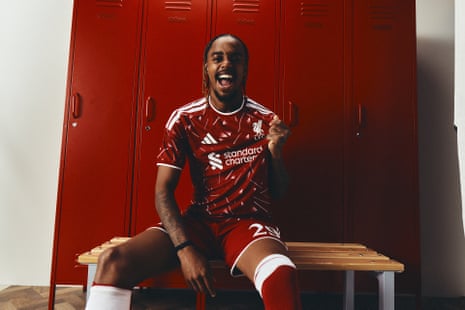 Bradley Barcola signs for Liverpool