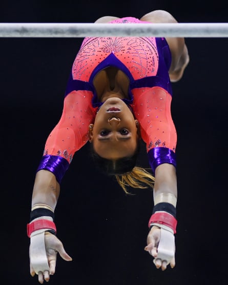 Die Brasilianerin Rebeca Andrade in Aktion während der Qualifikation für das Finale am Stufenbarren am Samstag