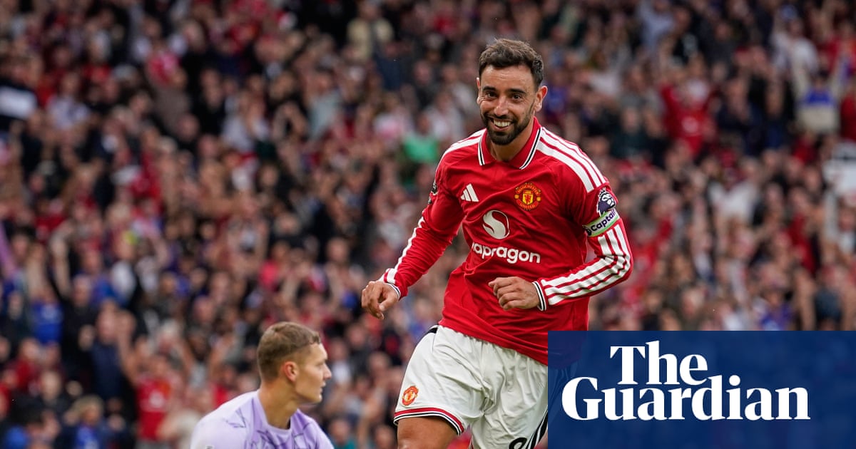 Fernandes fires hat-trick as Manchester United fight back to thrash Ipswich