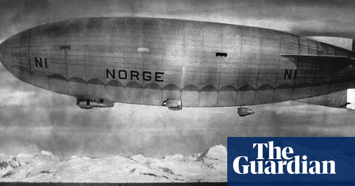 Roald Amundsen crosses the north pole in an airship – archive, 1926