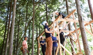 The Roots sustainability programme teaches traditional building methods.