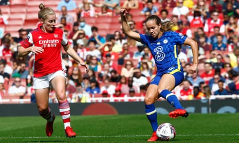 Arsenal’s WSL game against Chelsea took place at the Emirates Stadium in front of 8.705 fans.
