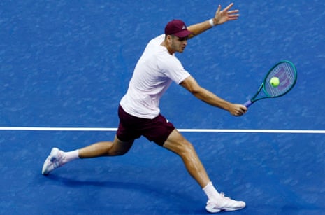 Hubert Hurkacz plays a backhand return to Ben Shelton.