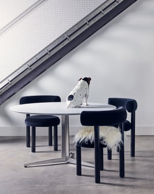 Fly dining table designed by Antonio Citterio for Flexform. Fat dining chairs upholstered in Cassia09 by Tom Dixon.