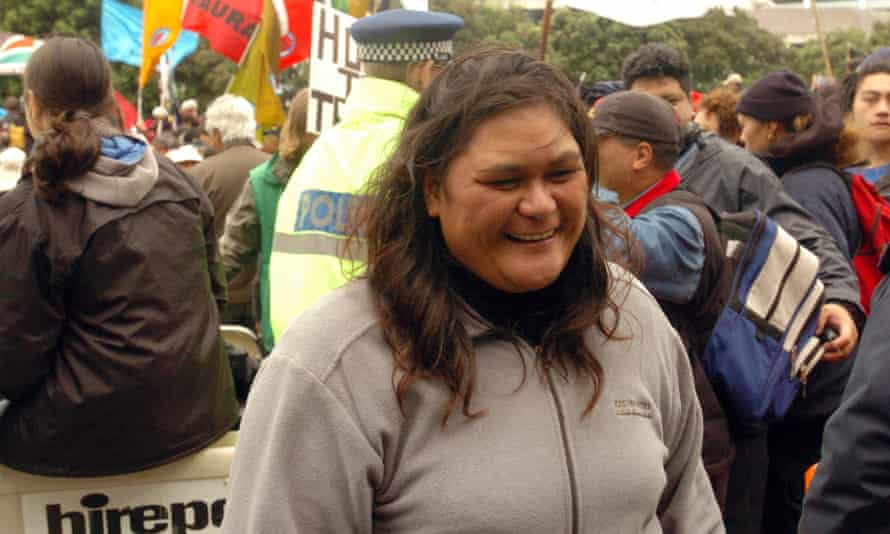 Nanaia Mahuta au hikoi pour l'estran et le fond marin dans le parc du parlement à Wellington en 2004