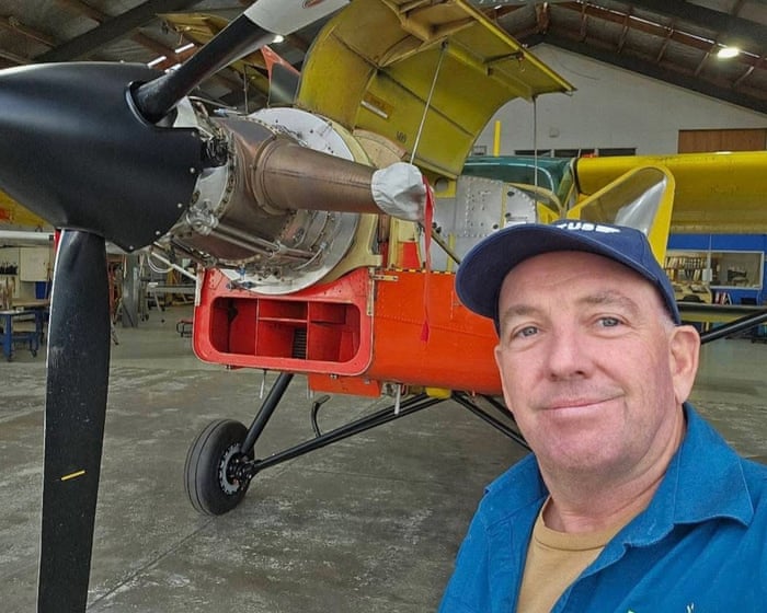 Eight skydivers leapt from plane minutes before it crashed killing pilot in NSW