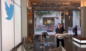 This video grab taken from a video posted on the Twitter account of billionaire Tesla chief Elon Musk on 26 October 2022 shows himself carrying a sink as he enters the Twitter headquarters in San Francisco.