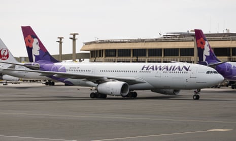 hawaiian airlines plane on ground