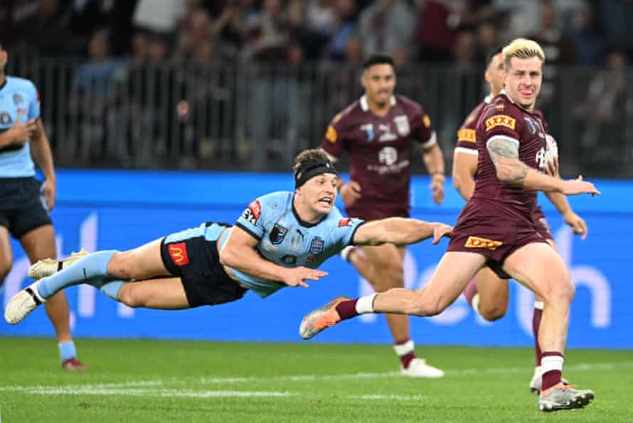 Cameron Munster runs in to score for Queensland.