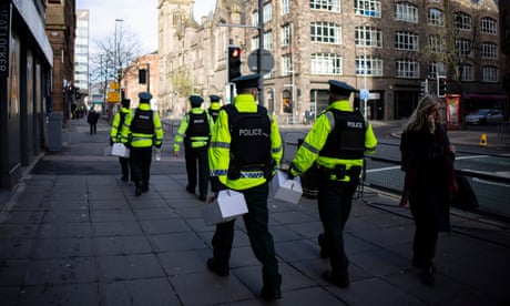 Le point de vue du Guardian sur la fuite de données en Irlande du Nord: mettre des vies en danger / Éditorial Le point de vue du Guardian sur la fuite de données en Irlande du Nord: mettre des vies en danger / Éditorial