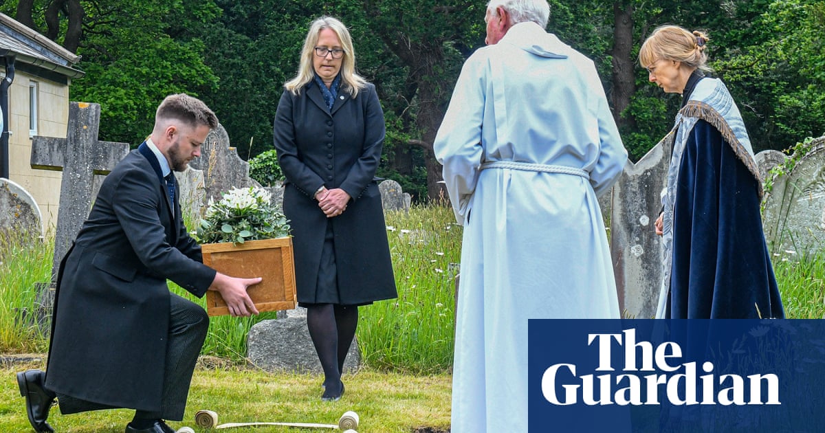 Funeral held for remains of medieval man found on Hampshire beach | Hampshire Funeral held for remains of medieval man found on Hampshire beach | Hampshire