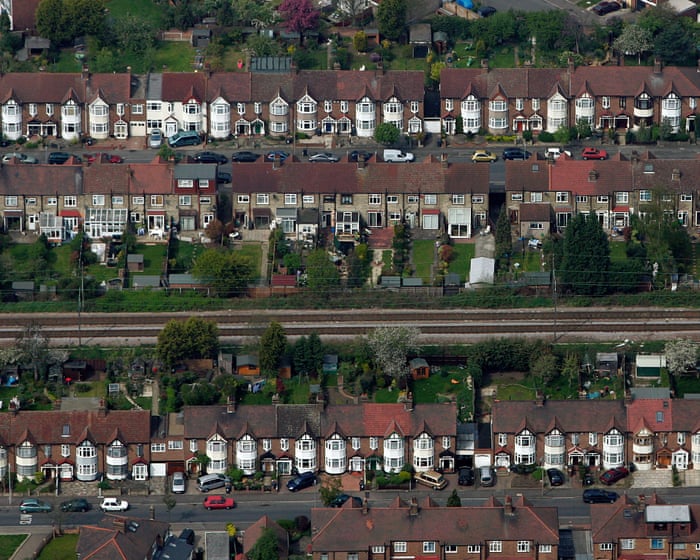 London homes 500 metres from station ‘command £42,700 premium over those 1,500 metres away’