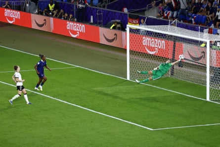 Ann-Katrin Berger saves