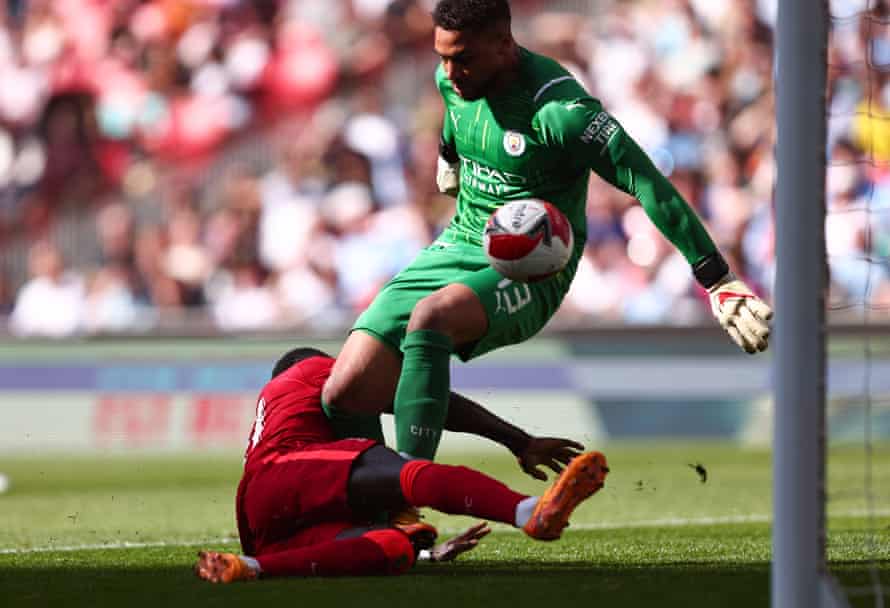 Sadio Mane takes advantage of Zack Steffen’s mistake.