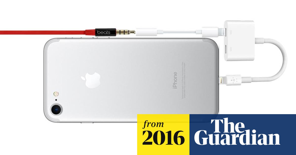 iphone 7 and charge it simultaneously