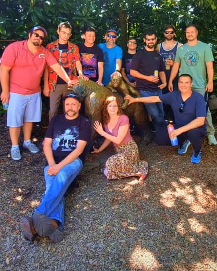 من أندرو تيت إلى ماونتباتن-ويندسور، تم سحب اسمي الأول عبر الوحل. هل يمكن لمجتمع عالمي من “درو” أن يساعد في تغيير ذلك؟ من أندرو تيت إلى ماونتباتن-ويندسور، تم سحب اسمي الأول عبر الوحل. هل يمكن لمجتمع عالمي من “درو” أن يساعد في تغيير ذلك؟