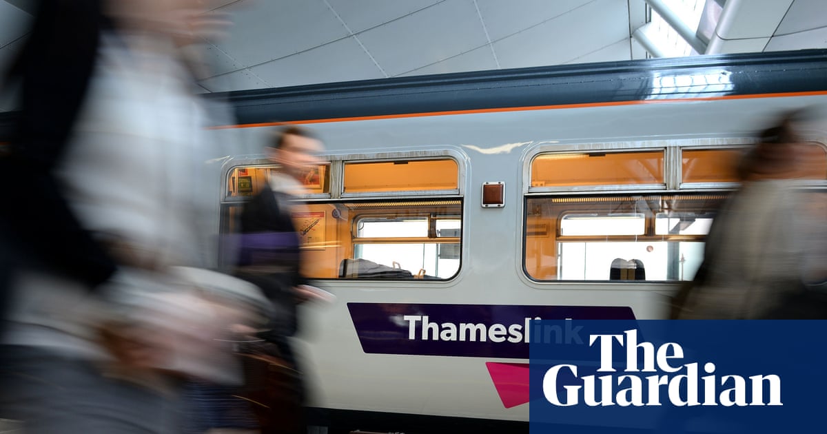 Selhurst derailment and signalling halt London services