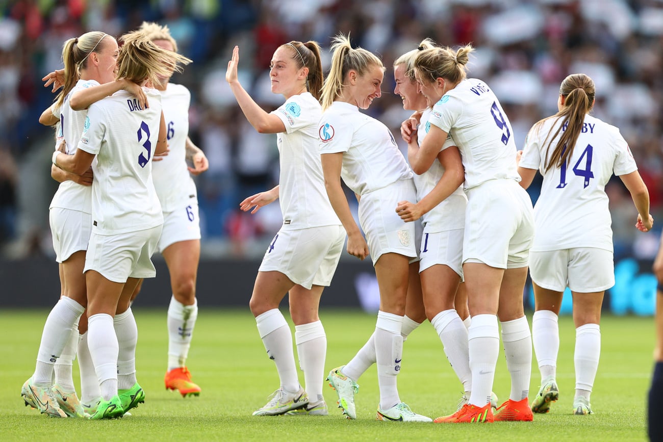 Lauren Hemp of England celebrates scoring their second goal against Norway with Leah Williamson and Ellen White.