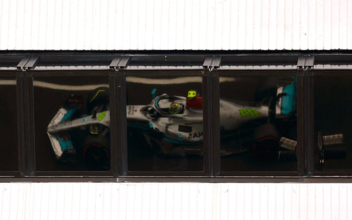 Illustration of Lewis Hamilton's car heading to the grid.