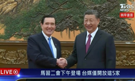 Xi Jinping (right) shaking hands with the former Taiwanese president Ma Ying-jeou