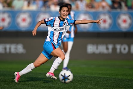 Manaka Hayashi gestures to a Chicago Stars teammate.