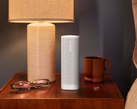 Una foto de un altavoz Sonos Roam 2