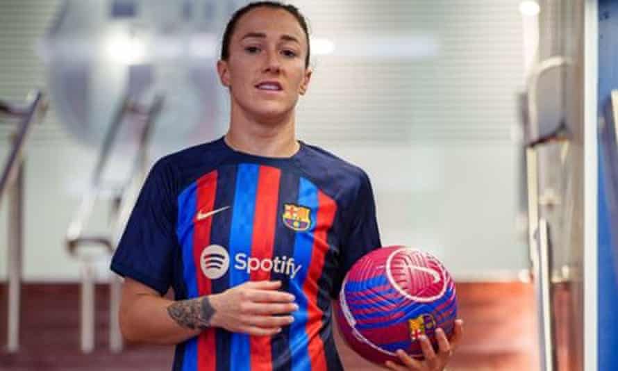Lucy Bronze checks in at Barcelona.