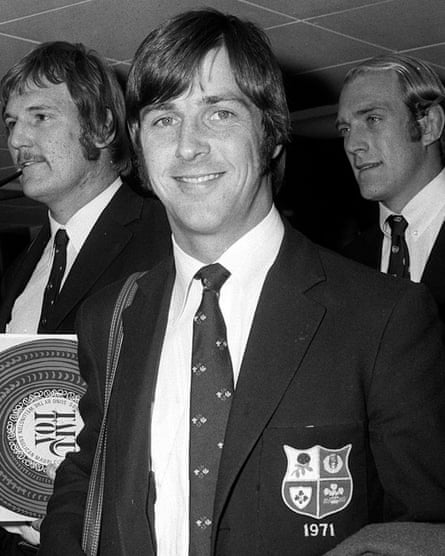 Barry John returns to the UK from the 1971 British Lions rugby tour of New Zealand.