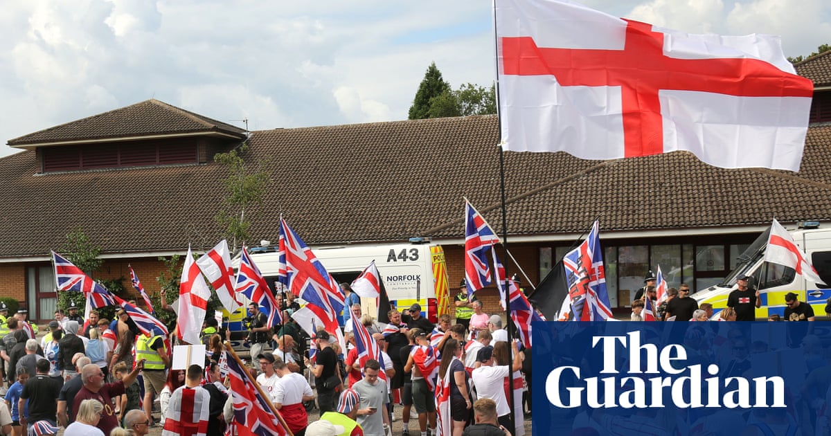 MPs voice alarm at rise in online abuse over immigration debate