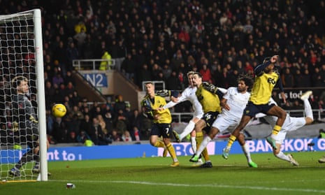 Mohamed Elneny breaks the deadlock.