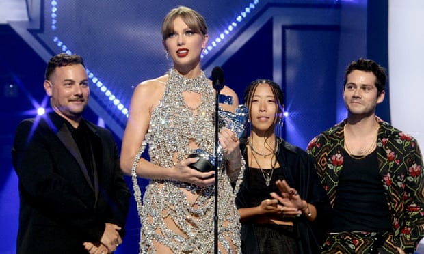 Taylor Swift announces new album while thanking fans for big win.