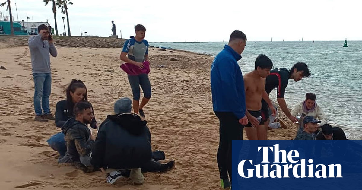 Spanish police investigate deaths of four migrants forced off speedboat