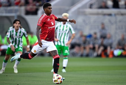 Marcus Rashford levels the scores for Manchester United with a penalty kick against Real Betis