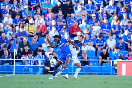 Abu Kamara shields the ball from Jonny Otto of Alavés during their La Liga match in September