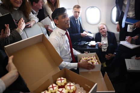 Rishi Sunak presents St George’s day cupcakes to journalists on board of their plane to Poland this morning.